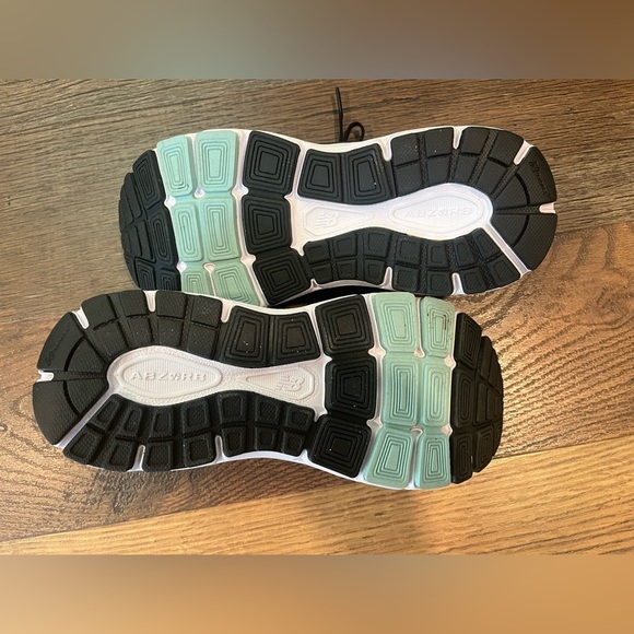 New Balance Women's 840 V5 Running Shoe; Size 9 - Picture 4 of 9